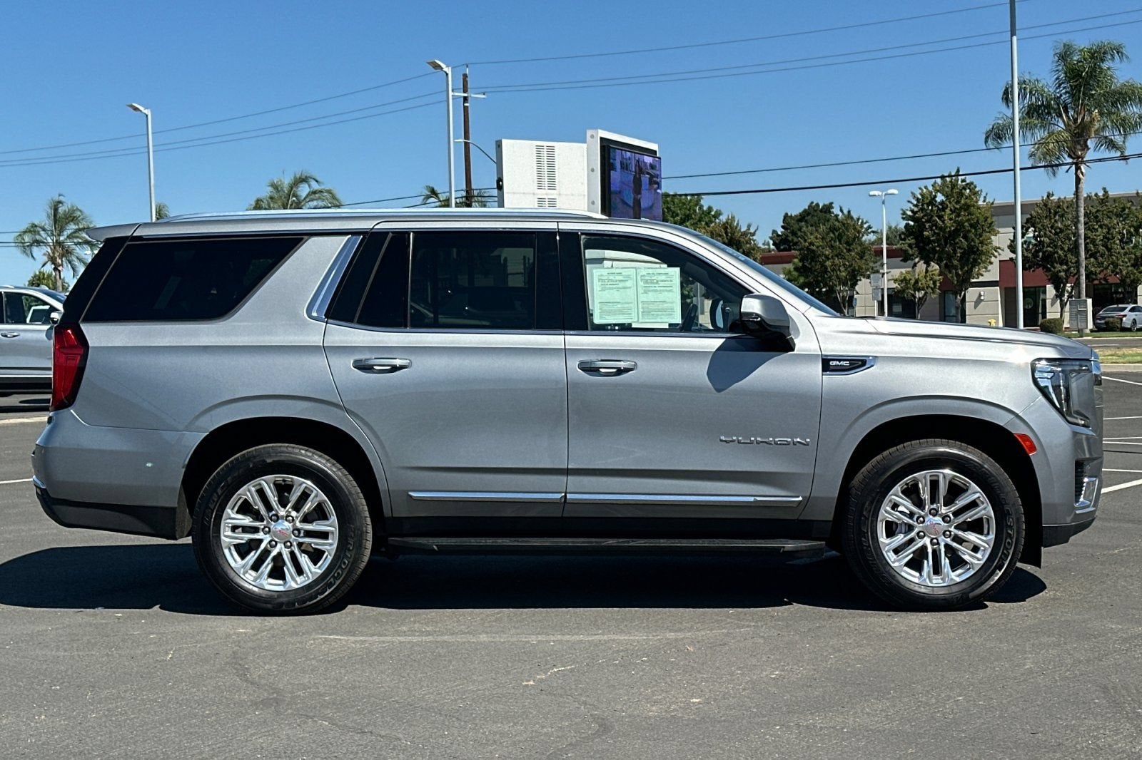 2023 GMC Yukon SLT