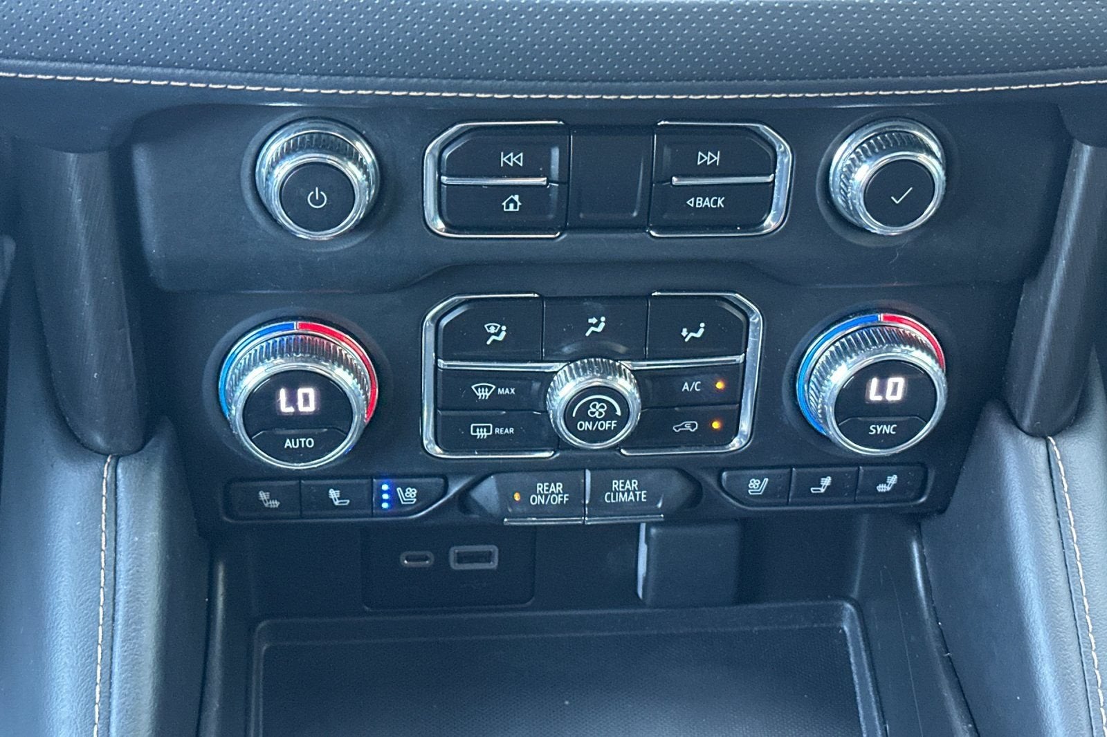 2023 GMC Yukon XL AT4