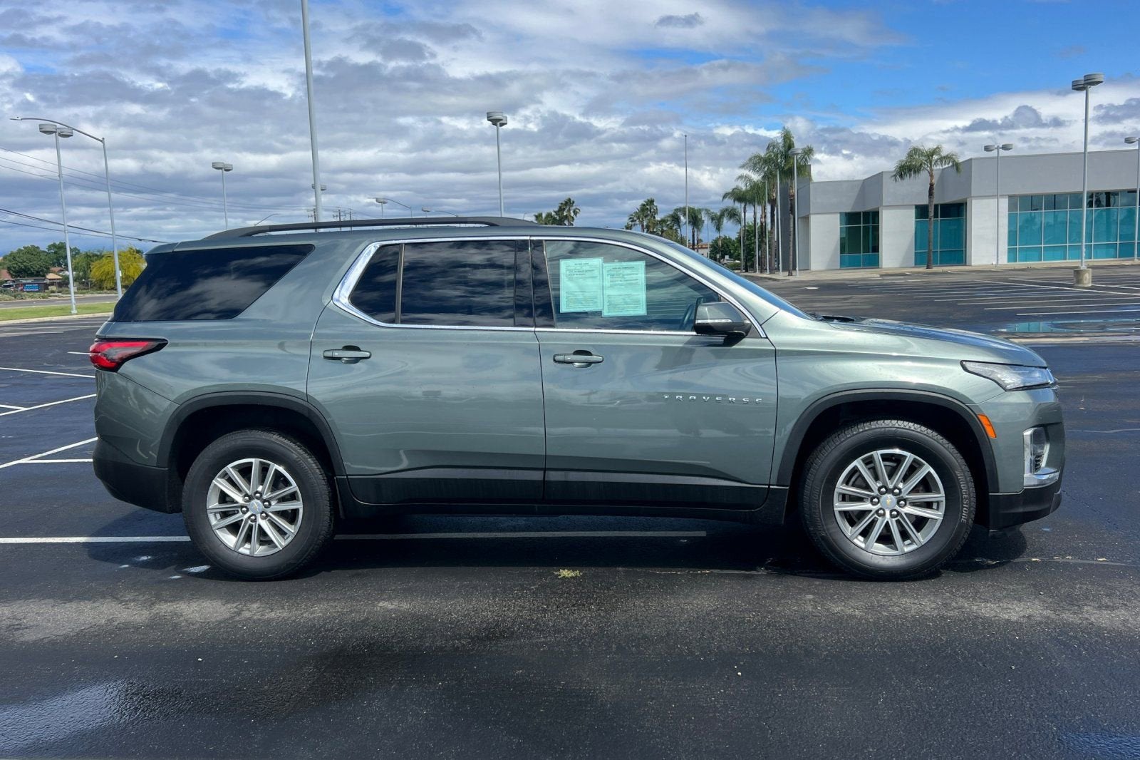 2023 Chevrolet Traverse LT Cloth