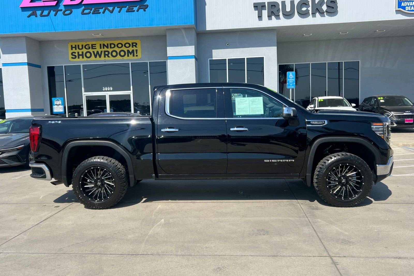 2024 GMC Sierra 1500 SLT