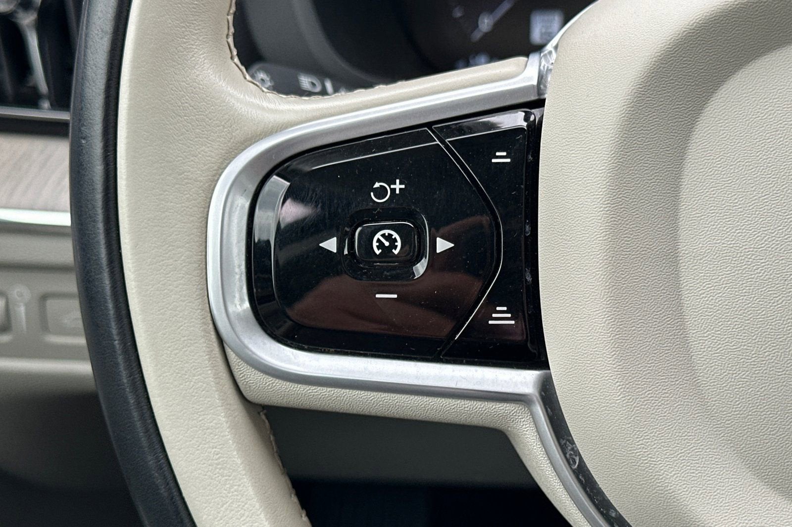 2021 Volvo XC60 Inscription Expression